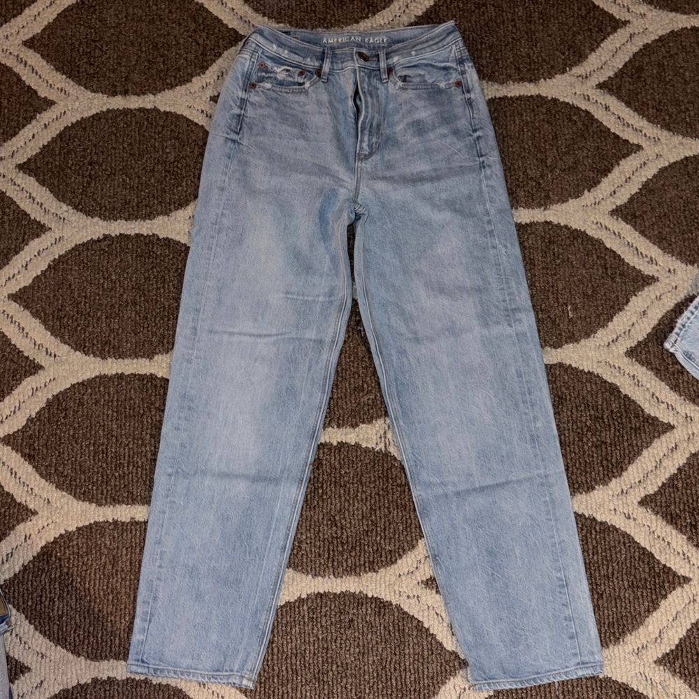 American Eagle Outfitters Women's Straight Leg Jeans in Soft Blue